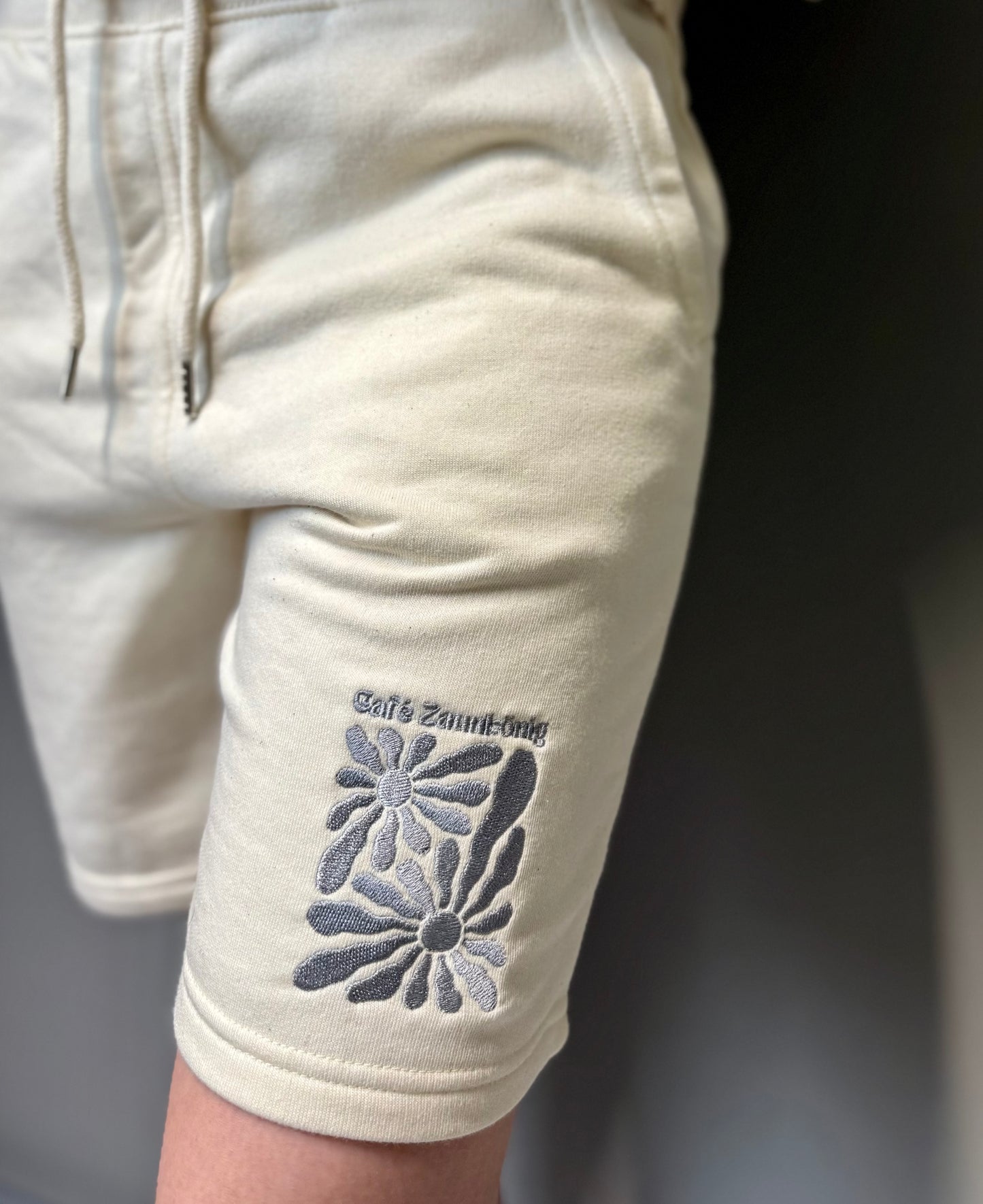 Shorts "Flowers in the Sun Café Zaunkönig" - Natural